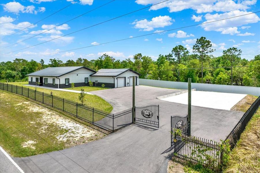 Community amenities in , Webster (Image 44).