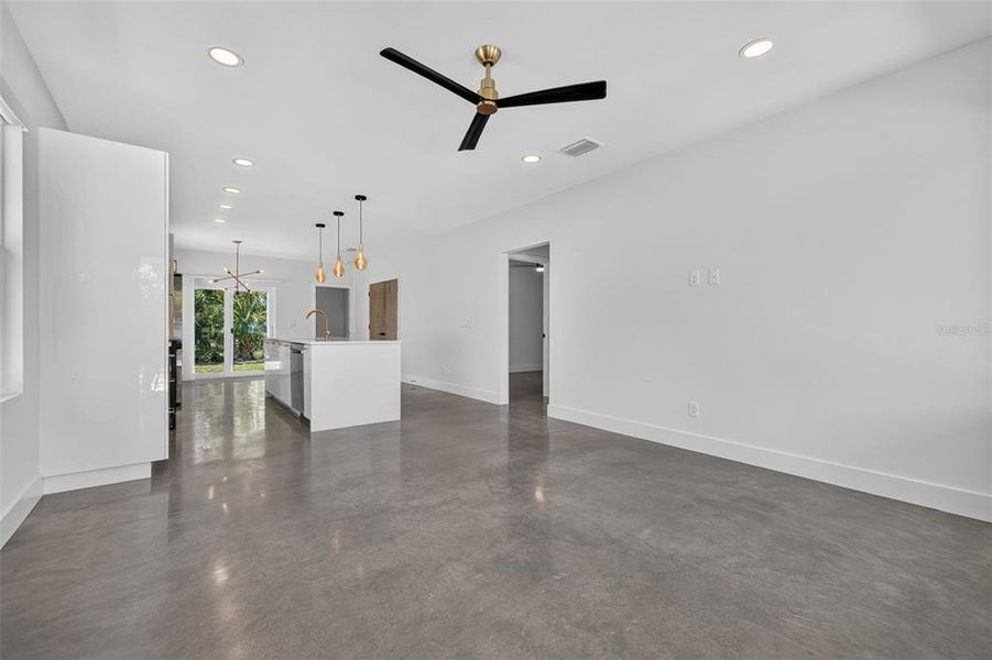 Spacious, unfurnished interior of a new home in , St. Petersburg (Image 14). Spacious, unfurnished interior of a new home in , St. Petersburg (Image 14).