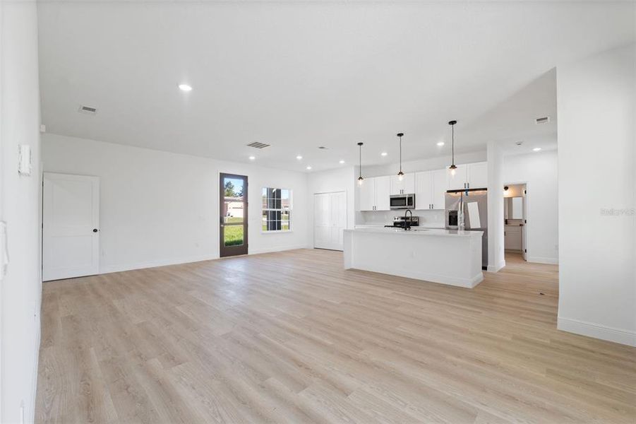 Spacious, unfurnished interior of a new home in , Ocala (Image 29).