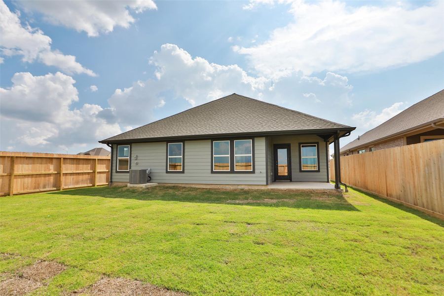 Exterior details and patio area of a home in Westland Ranch, League City (Image 20).