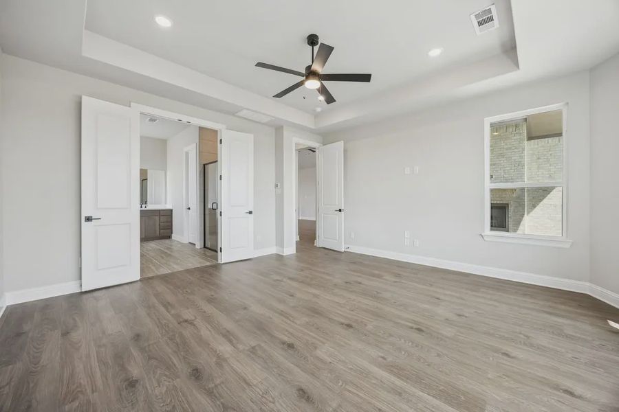Spacious, unfurnished interior of a new home in Lakeview Heights, Azle (Image 24).