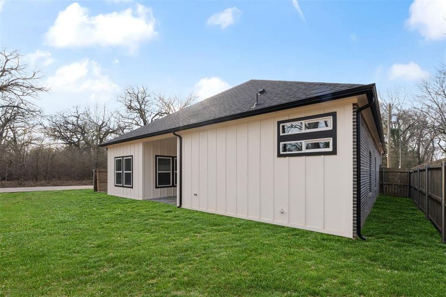 Exterior details and patio area of a home in , Trinidad (Image 4).