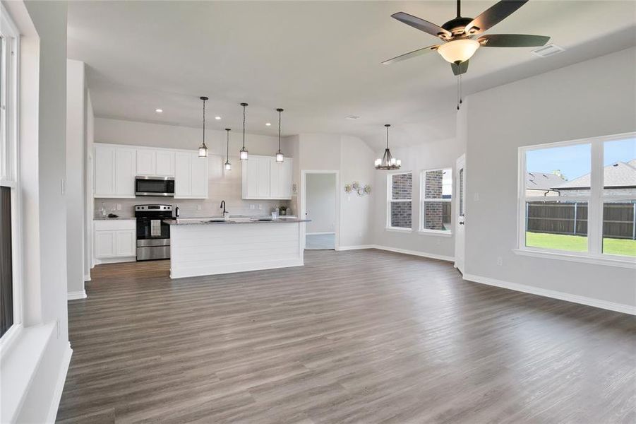 Spacious, unfurnished interior of a new home in , Mabank (Image 20). Spacious, unfurnished interior of a new home in , Mabank (Image 20).