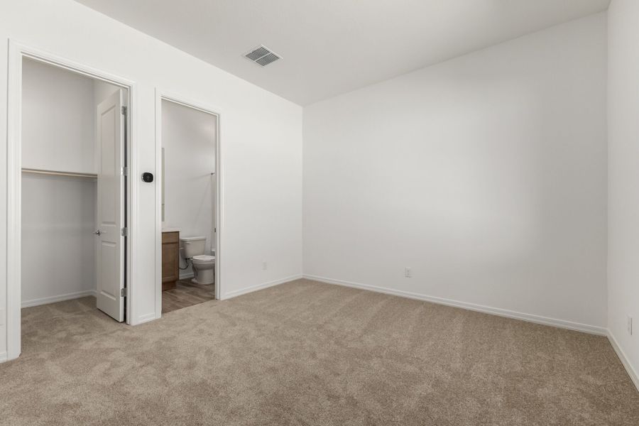 Spacious, unfurnished interior of a new home in Las Ventanas - RV Collection, Goodyear (Image 14).