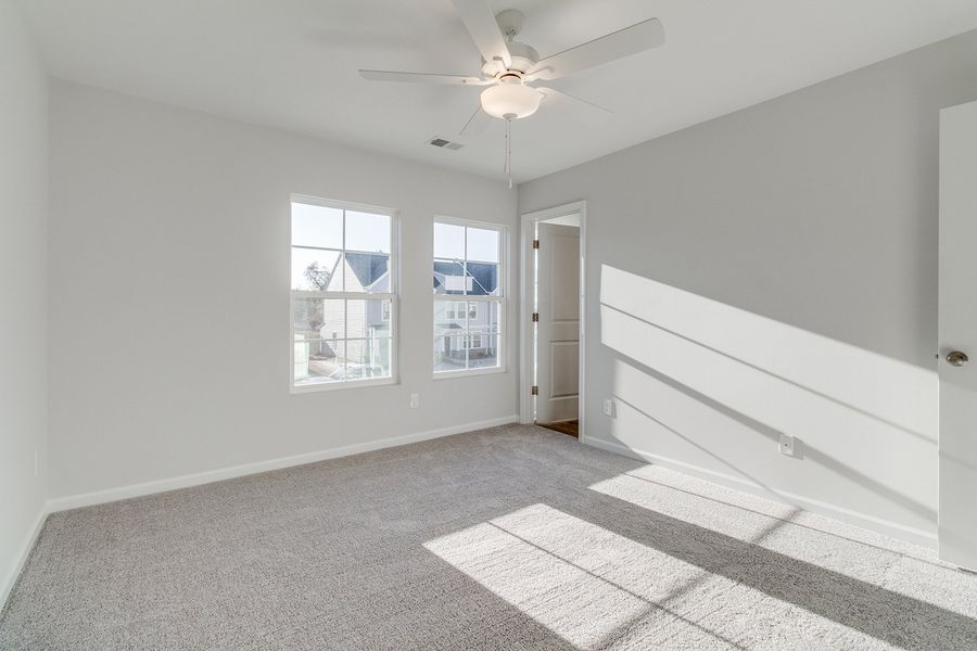 Spacious, unfurnished interior of a new home in Astoria, Columbia (Image 22).