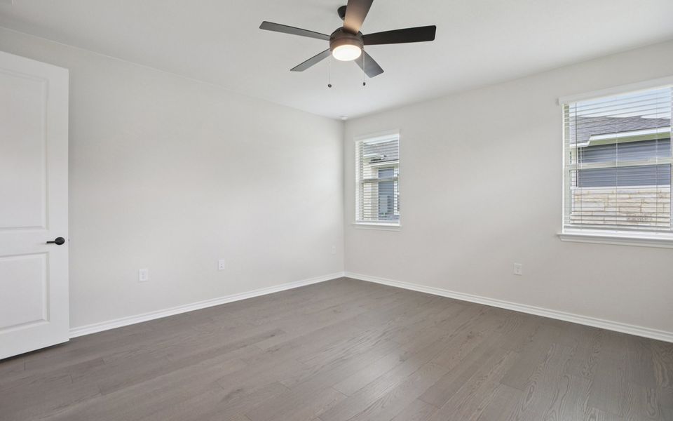 Spacious, unfurnished interior of a new home in Kissing Tree, San Marcos (Image 11).