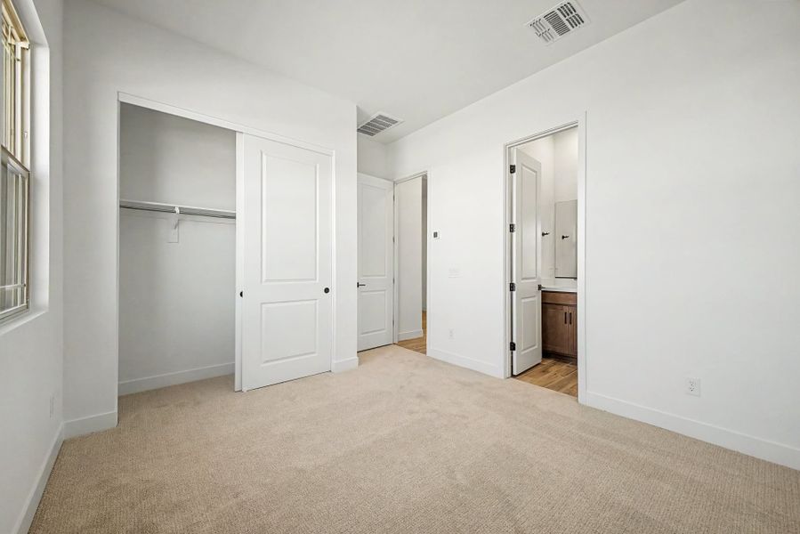 Spacious, unfurnished interior of a new home in Frontera, Surprise (Image 14).