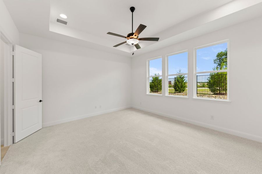 Spacious, unfurnished interior of a new home in Nelson Lake Estates, Rockwall (Image 18). Spacious, unfurnished interior of a new home in Nelson Lake Estates, Rockwall (Image 18).