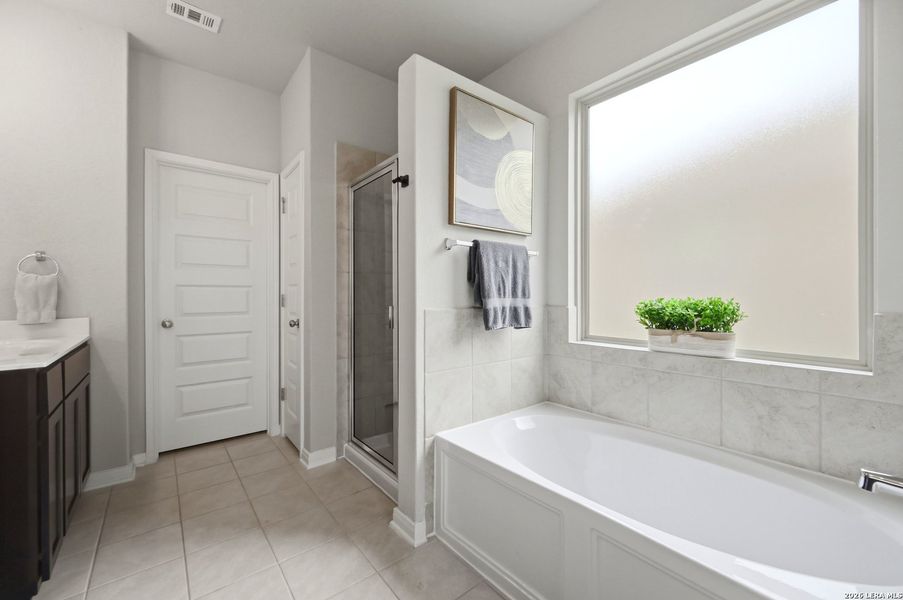 Furnished interior view inside a new home in Ventana, Bulverde (Image 39).