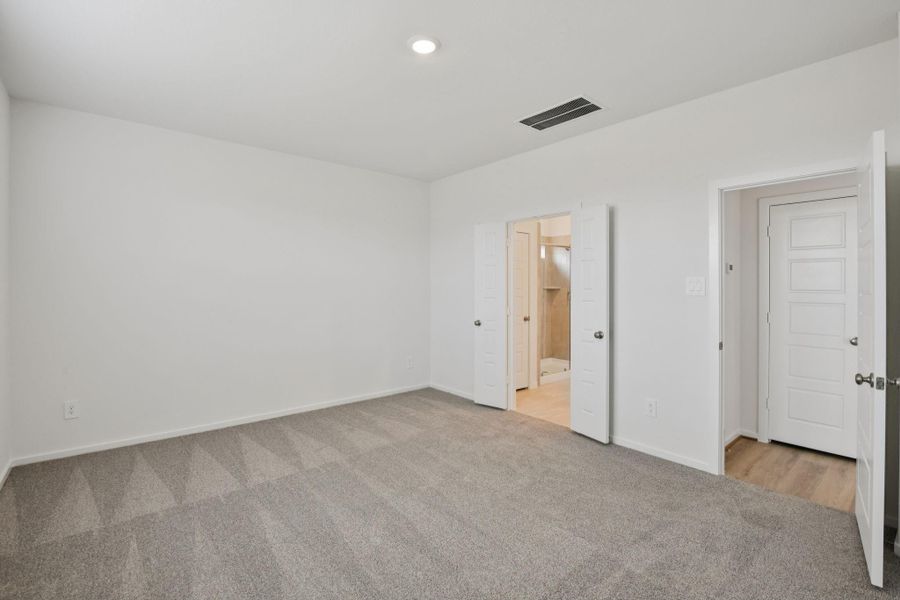 Spacious, unfurnished interior of a new home in Sanford Farms - Traditional Series, Waller (Image 30).