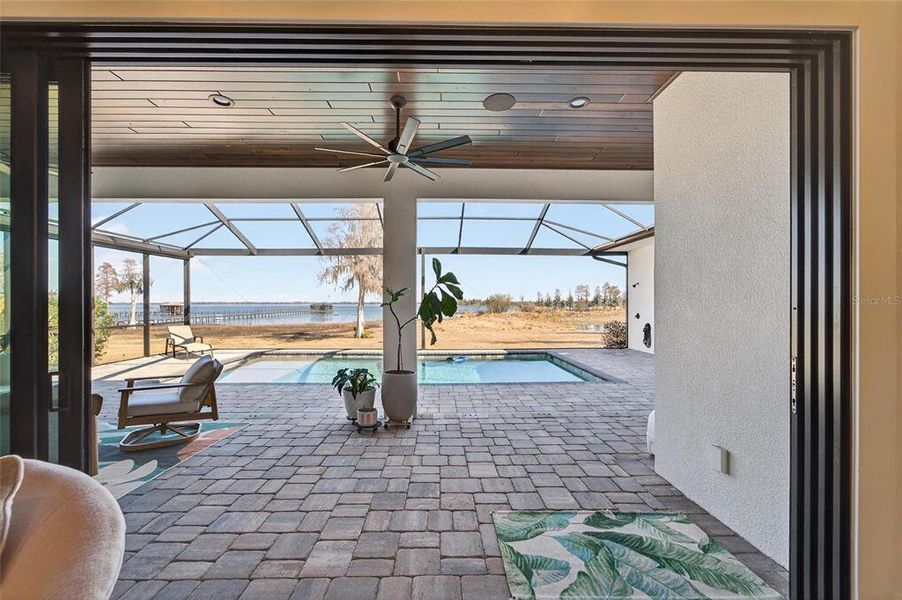 Exterior details and patio area of a home in , Bartow (Image 4).