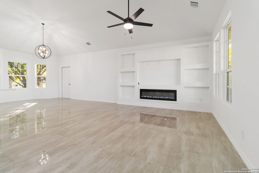 Spacious, unfurnished interior of a new home in , San Antonio (Image 21).