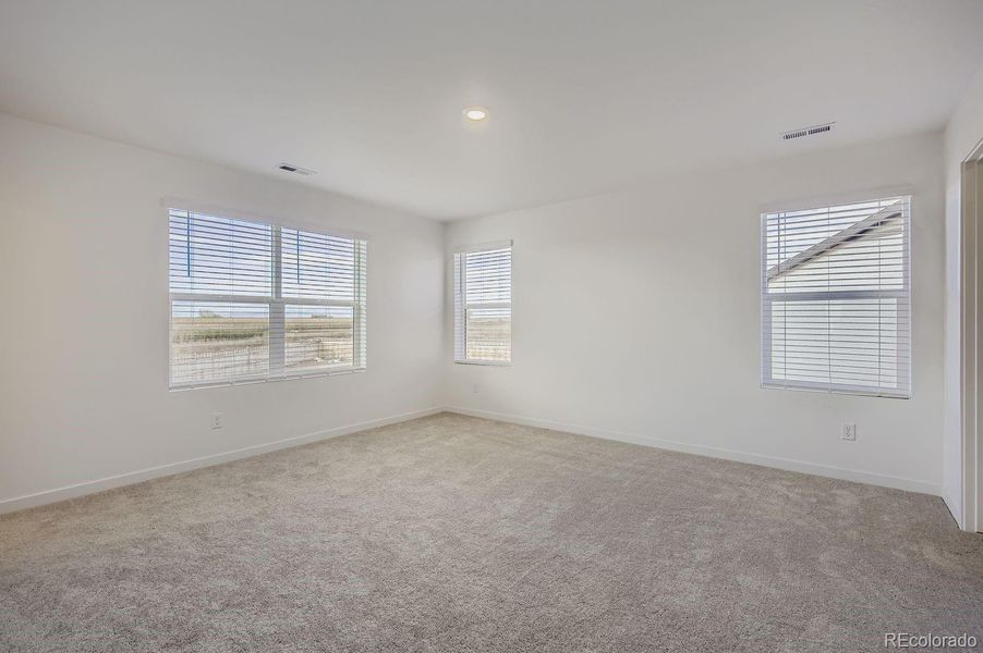 Spacious, unfurnished interior of a new home in Ledge Rock: The Camden Collection, Johnstown (Image 10).