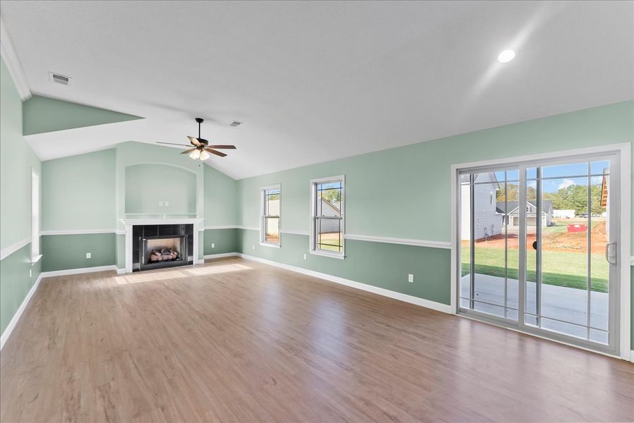 Representative unfurnished interior of a home built from the Rozlynn by Enchanted Homes in Guadalupe Heights, Seguin (Image 21).