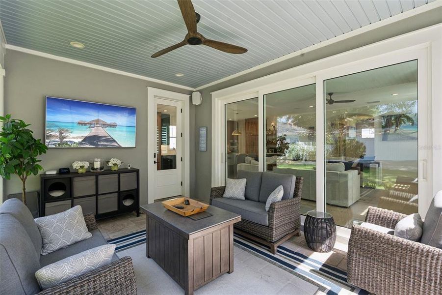 Exterior details and patio area of a home in Oakland Park, Winter Garden (Image 3).