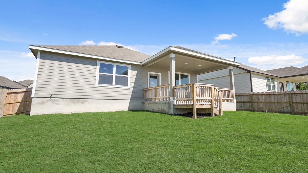 Exterior details and patio area of a home in Hunters Ranch, San Antonio (Image 3).