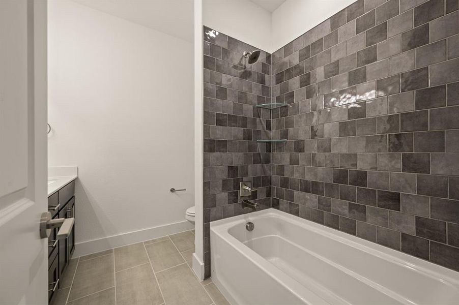 2544 Campden Mews-020