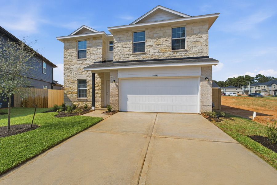 Front exterior of a new home in Cielo, Conroe, TX, highlighting curb appeal (Image 2).