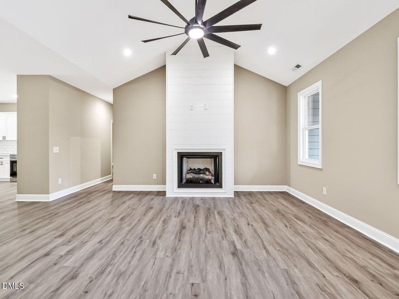 005-1280x960-living-room