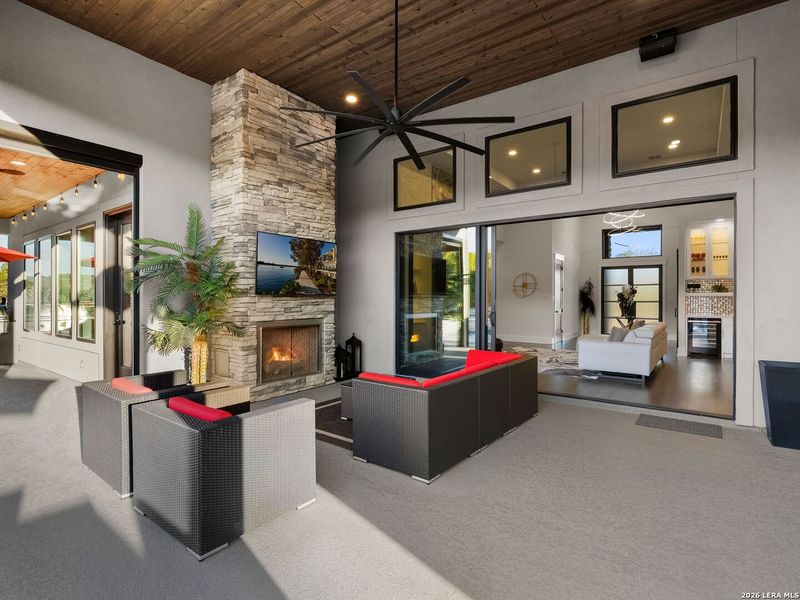 Community amenities in , Canyon Lake (Image 52).