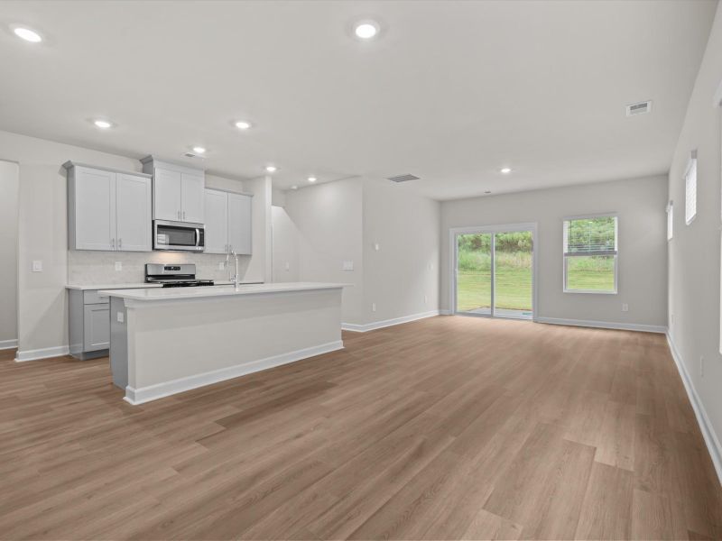 Spacious, unfurnished interior of a new home in Brayfield Manor - Heritage Collection, Wellford (Image 13).