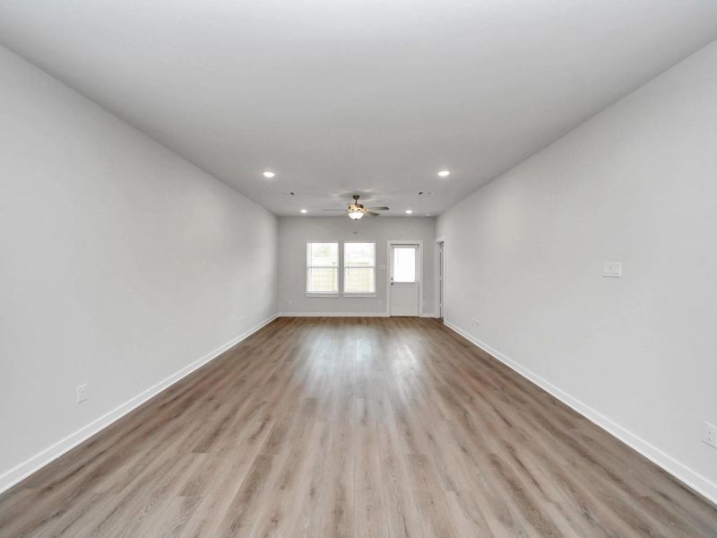 Spacious, unfurnished interior of a new home in Caney Creek Place, Conroe (Image 24).