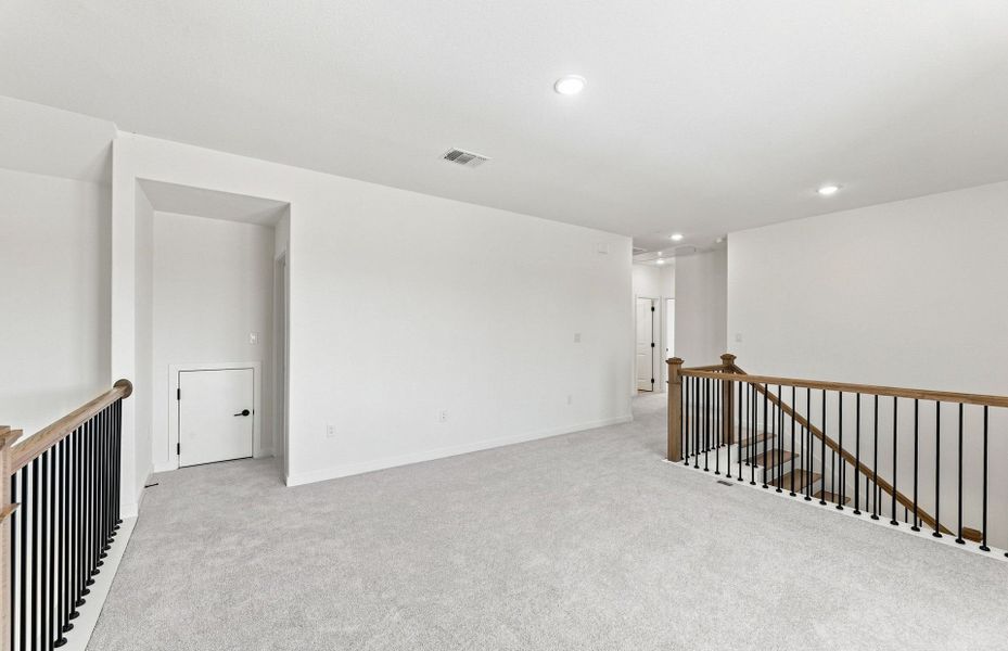 Spacious, unfurnished interior of a new home in Kuempel Farms, Pflugerville (Image 49).