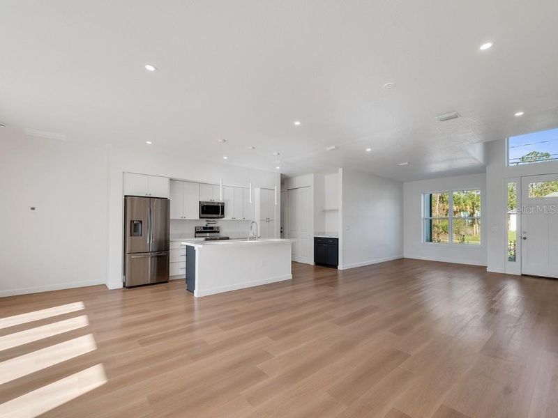 Spacious, unfurnished interior of a new home in , Palm Bay (Image 11).