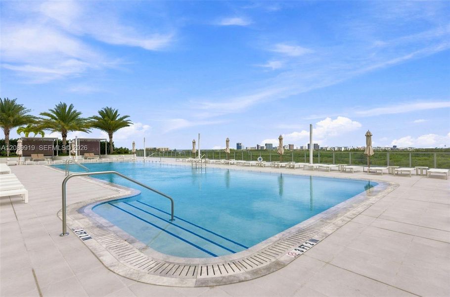 Community amenities in , North Miami (Image 48).