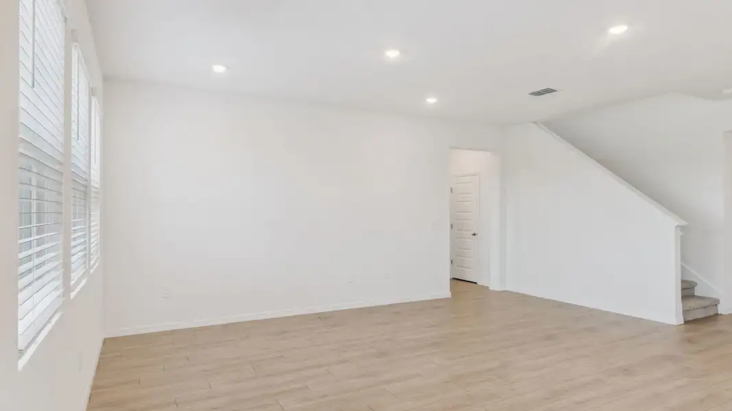 Representative unfurnished interior of a home built from the Coral by D.R. Horton in Hawthorne Ranch, Lakeland (Image 24).