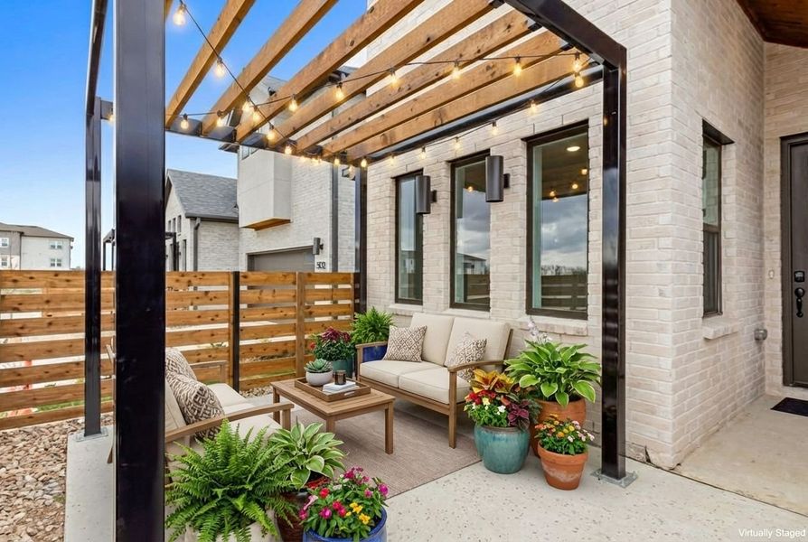 Exterior details and patio area of a home in Willow Grove, Melissa (Image 26).