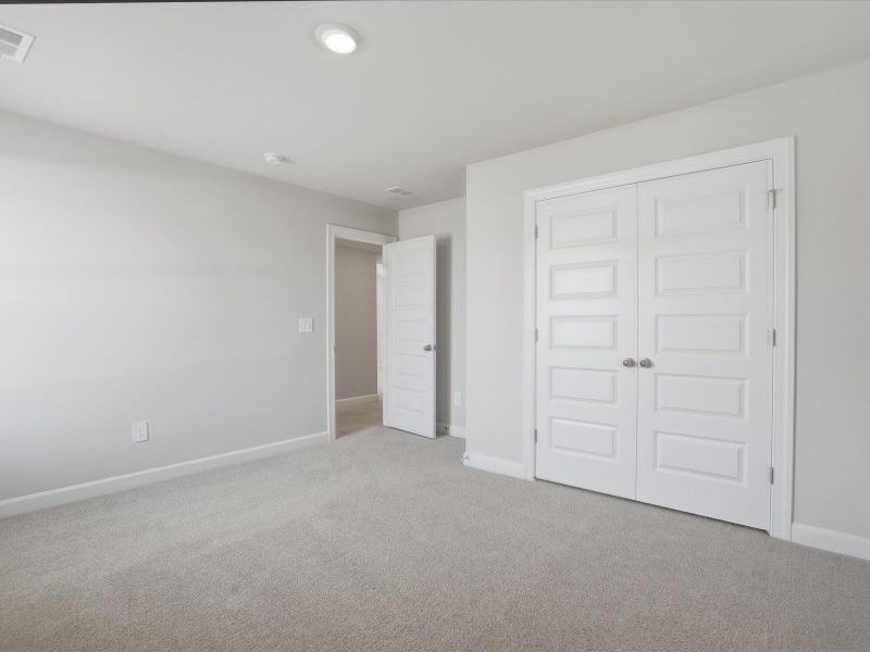 Spacious, unfurnished interior of a new home in Wexford Park, Fountain Inn (Image 16).