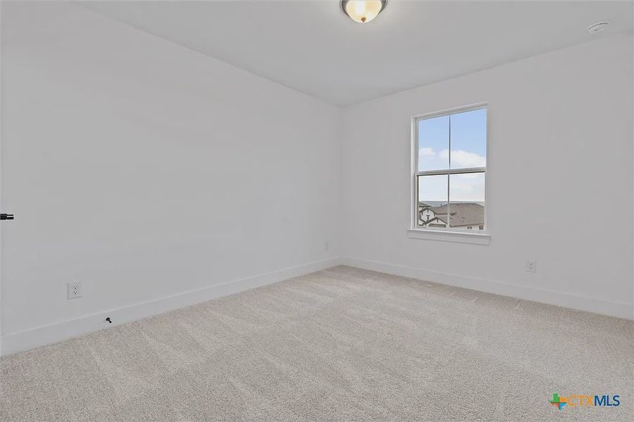 Spacious, unfurnished interior of a new home in Levy Crossing, Killeen (Image 14).