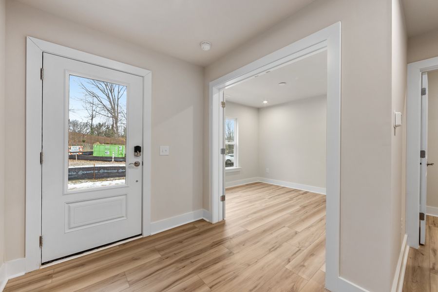 Spacious, unfurnished interior of a new home in Context at Oakhurst, Charlotte (Image 17). Spacious, unfurnished interior of a new home in Context at Oakhurst, Charlotte (Image 17).
