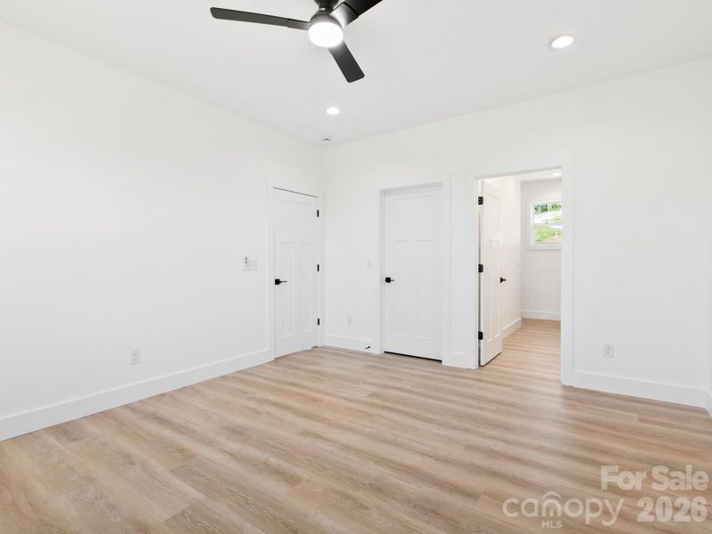 Spacious, unfurnished interior of a new home in , Old Fort (Image 9).