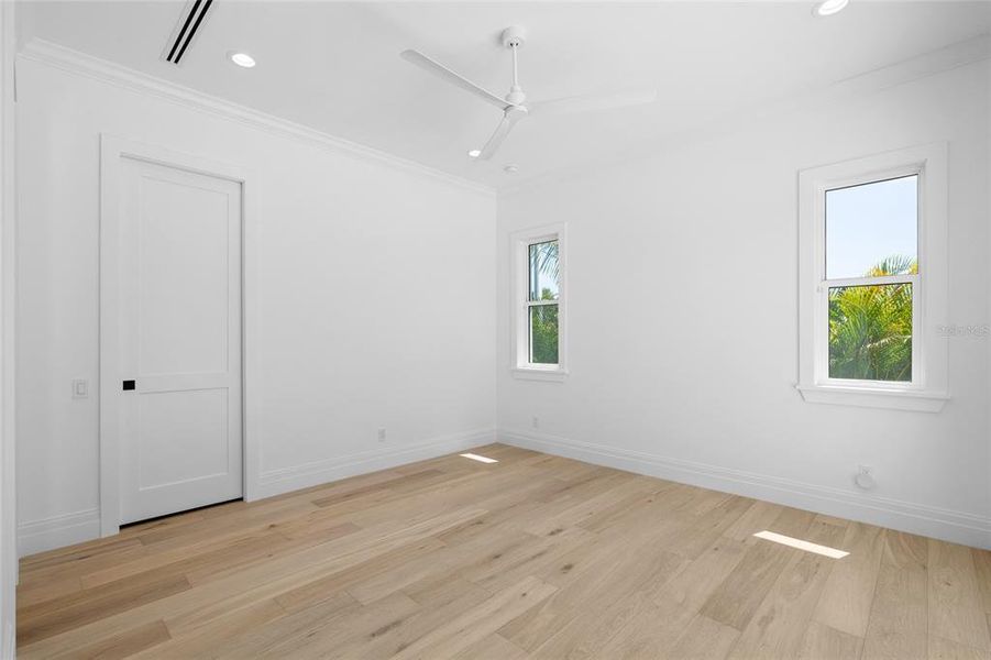 Spacious, unfurnished interior of a new home in , Boca Grande (Image 45).