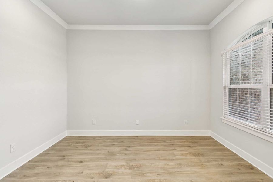 Spacious, unfurnished interior of a new home in Trinity Falls, McKinney (Image 10).