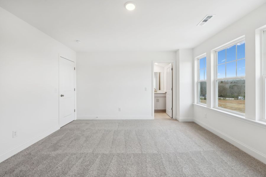 Spacious, unfurnished interior of a new home in Willow Landing, Mount Juliet (Image 34).