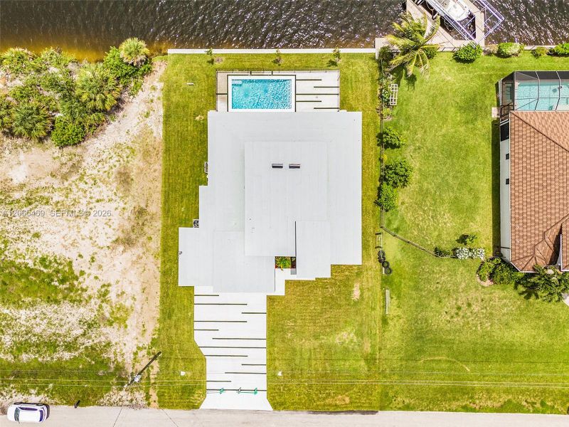 Exterior details and patio area of a home in , Cape Coral (Image 21).