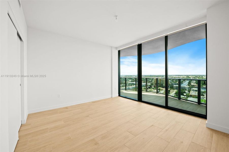 Spacious, unfurnished interior of a new home in , Pompano Beach (Image 40).