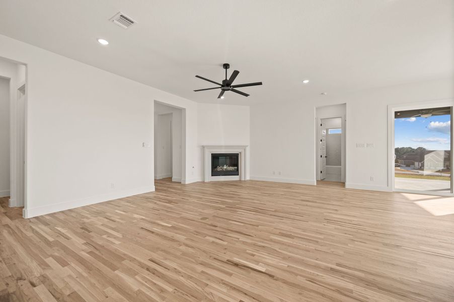 Spacious, unfurnished interior of a new home in Rocky Top Ranch, Reno (Image 29).