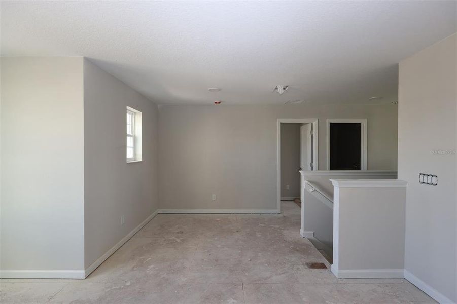 Spacious, unfurnished interior of a new home in Bay Lake Farms, St. Cloud (Image 34).