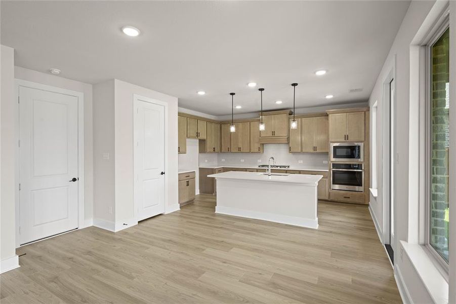 2231 Shady Elm-Dining-1 2231 Shady Elm-Dining-1