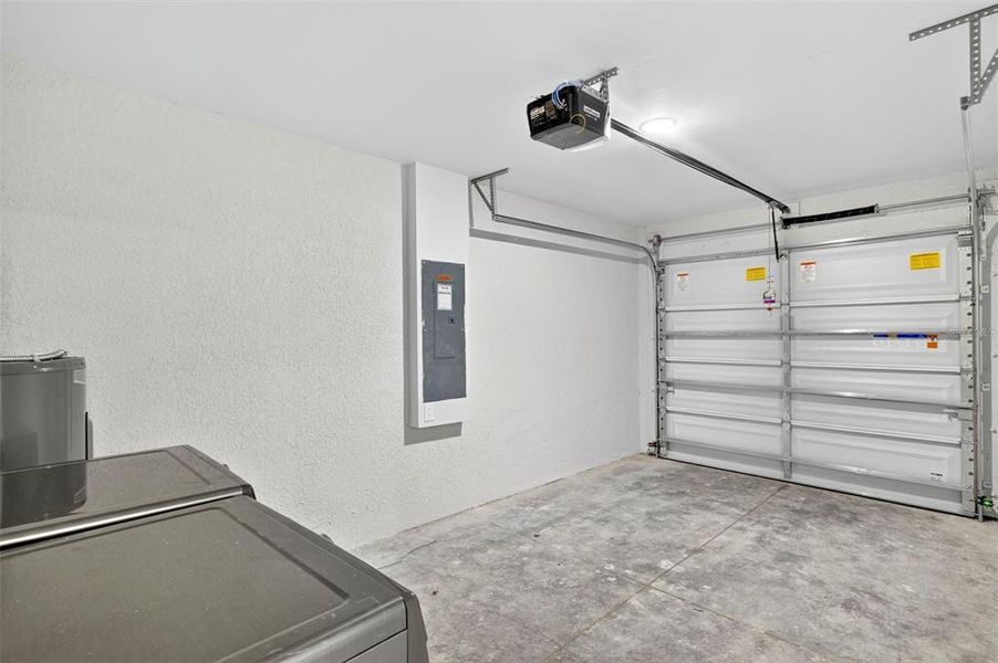 Spacious, unfurnished interior of a new home in , Lehigh Acres (Image 20).