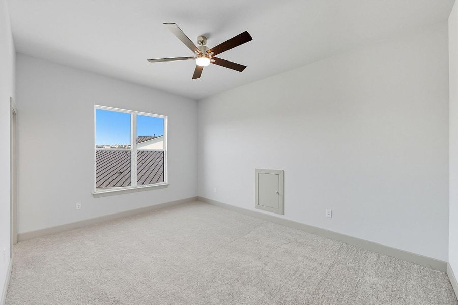 Spacious, unfurnished interior of a new home in Rough Hollow, Austin (Image 40). Spacious, unfurnished interior of a new home in Rough Hollow, Austin (Image 40).