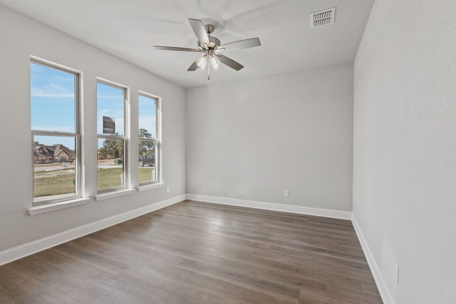 Representative unfurnished interior of a home built from the The Harper by Doug Parr Custom Homes in Spring Valley Ranch, Paradise (Image 27).
