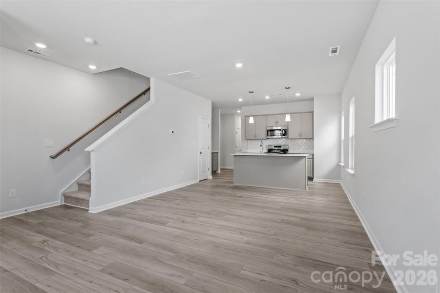 Spacious, unfurnished interior of a new home in Sloan Station, Charlotte (Image 18).