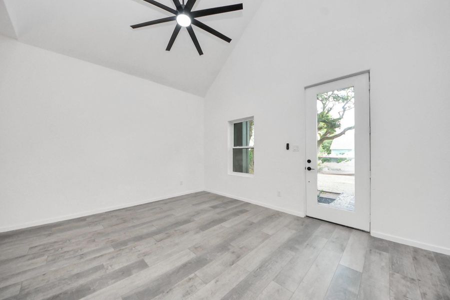 Spacious, unfurnished interior of a new home in , Baytown (Image 13).