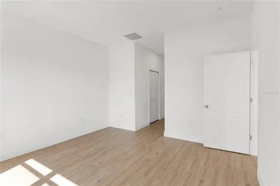 Spacious, unfurnished interior of a new home in , Palm Bay (Image 30).