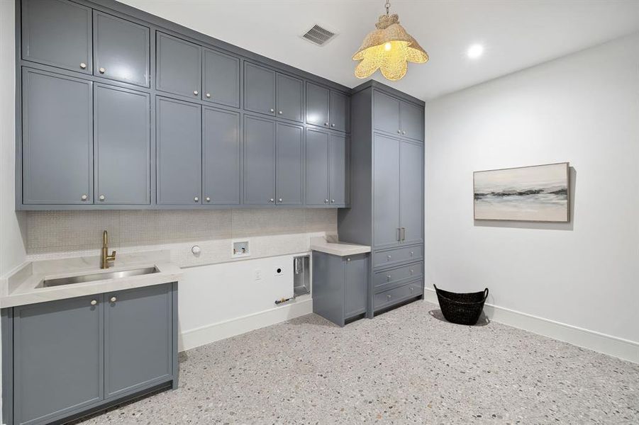 Furnished interior view inside a new home in , Dallas (Image 3).